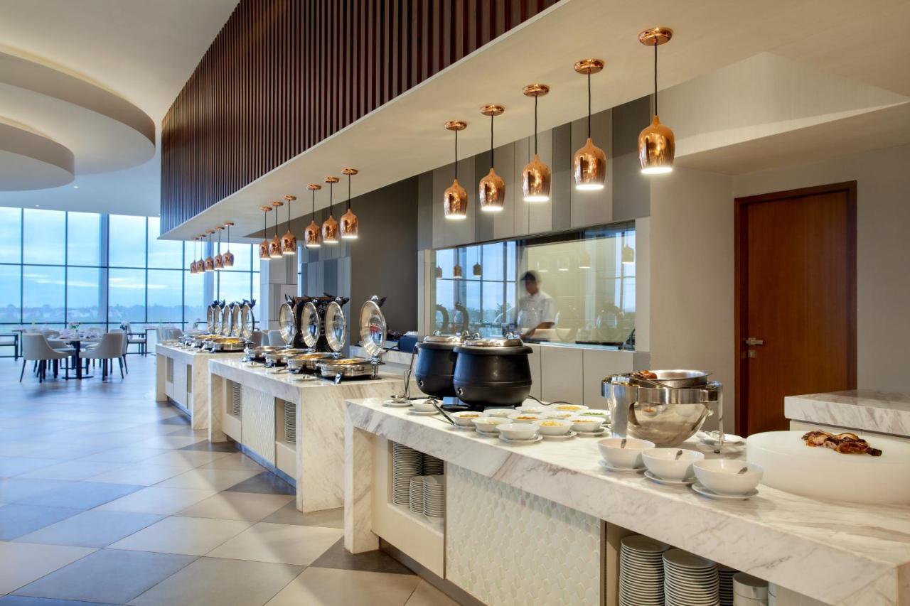 Wyndham Opi Hotel Palembang Exterior foto