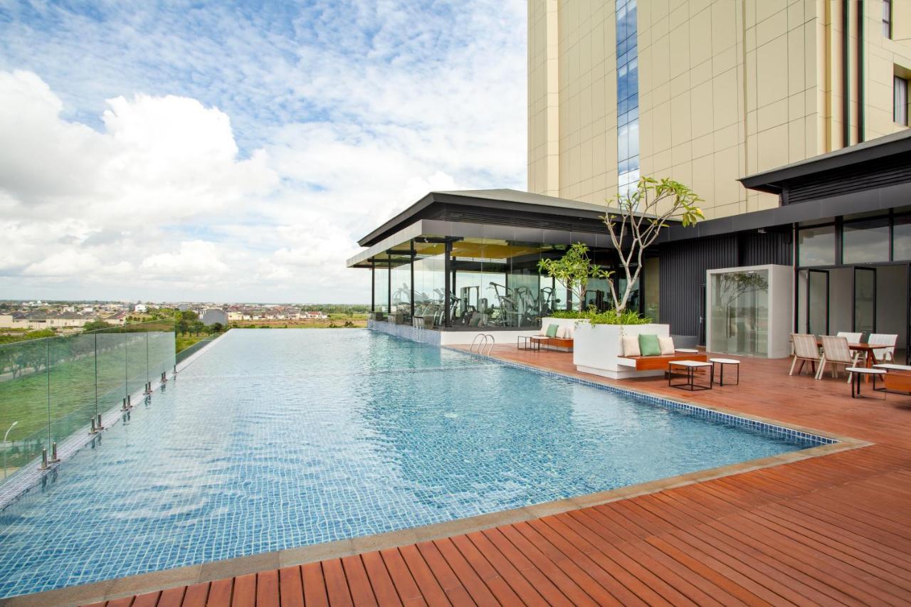 Wyndham Opi Hotel Palembang Exterior foto