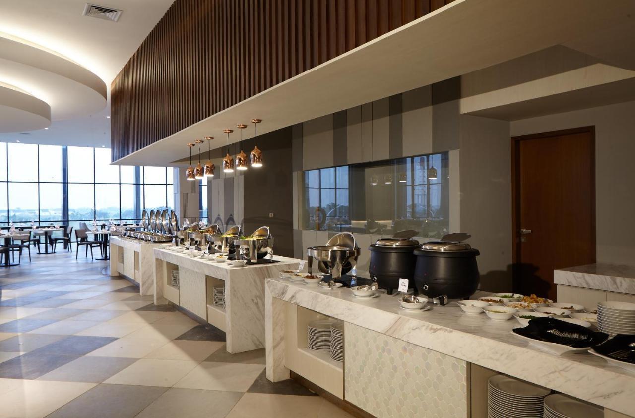 Wyndham Opi Hotel Palembang Exterior foto