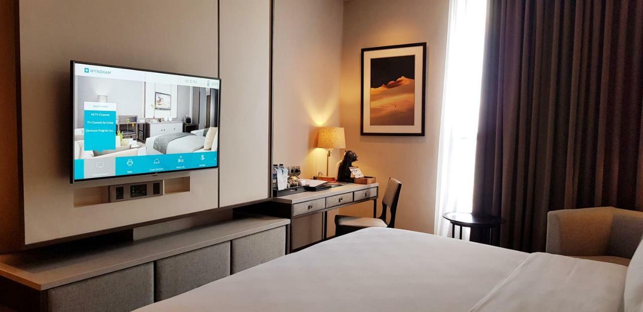 Wyndham Opi Hotel Palembang Exterior foto