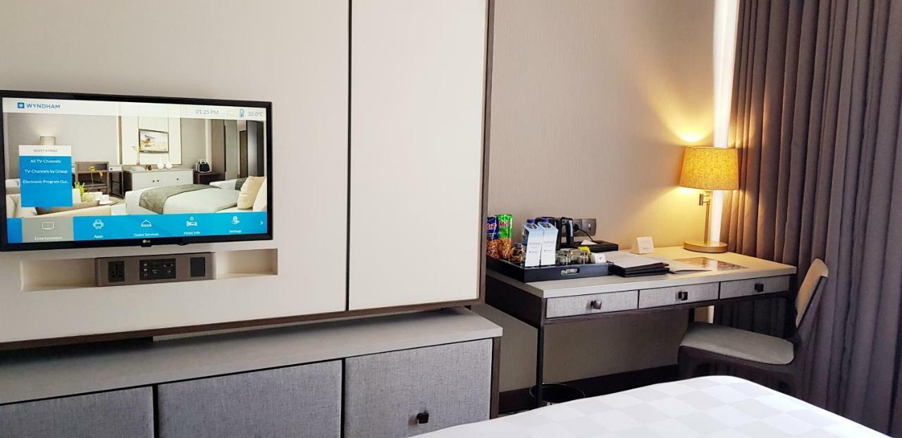 Wyndham Opi Hotel Palembang Exterior foto